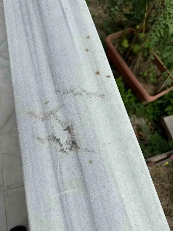 Kocaeli İzmit'te evlerini mıknatısla demir tozundan temizliyorlar