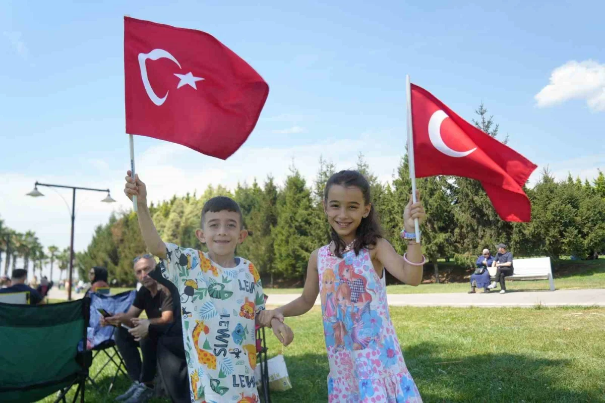 İzmit Körfezi'nde donanma geçişi TEKNOFEST öncesi coşku yarattı