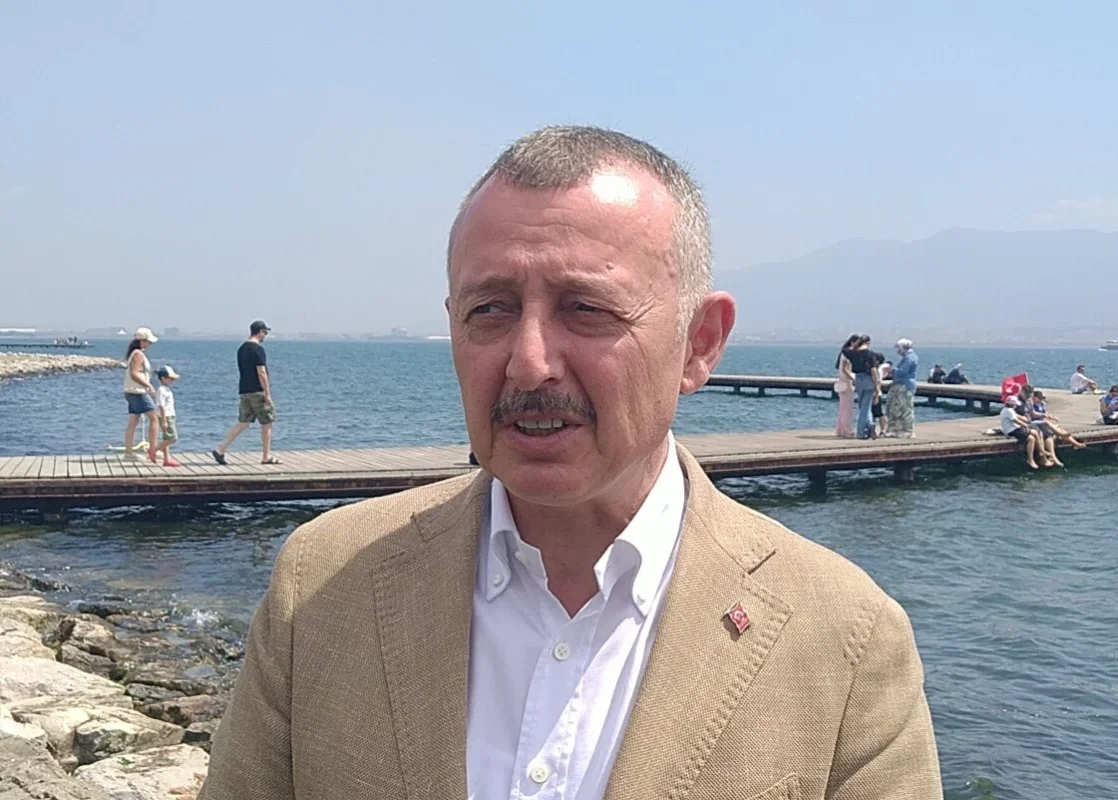 İzmit Körfezi'nde donanma geçişi TEKNOFEST öncesi coşku yarattı