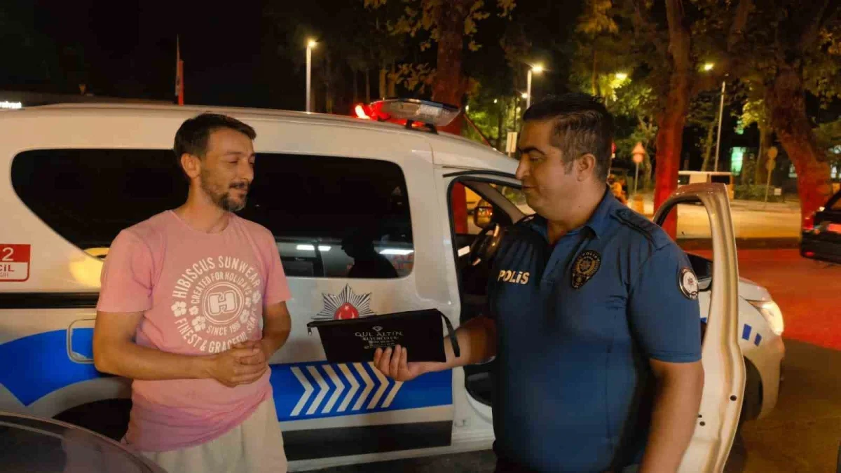 İnegöl'de duyarlı vatandaş bulduğu 30 bin TL'yi polise teslim etti