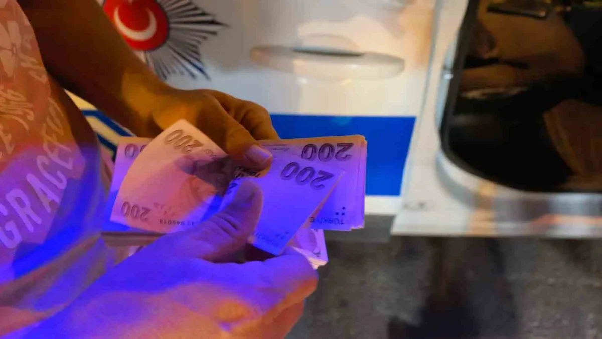 İnegöl'de duyarlı vatandaş bulduğu 30 bin TL'yi polise teslim etti