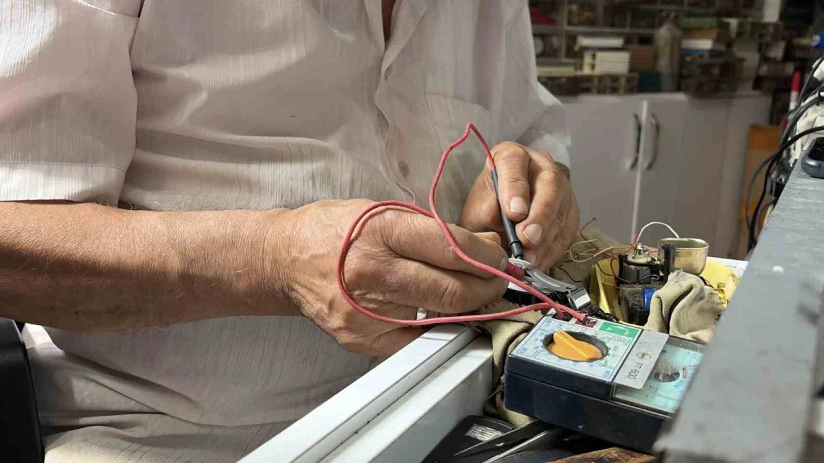 Kırklareli'nde saat ustası Mehmet Emin 68 yıldır mesleğinde