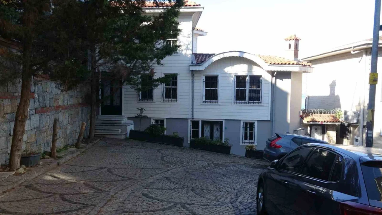 Can Dündar'ın Çengelköy'deki evi 6 yıl sonra görüntülendi