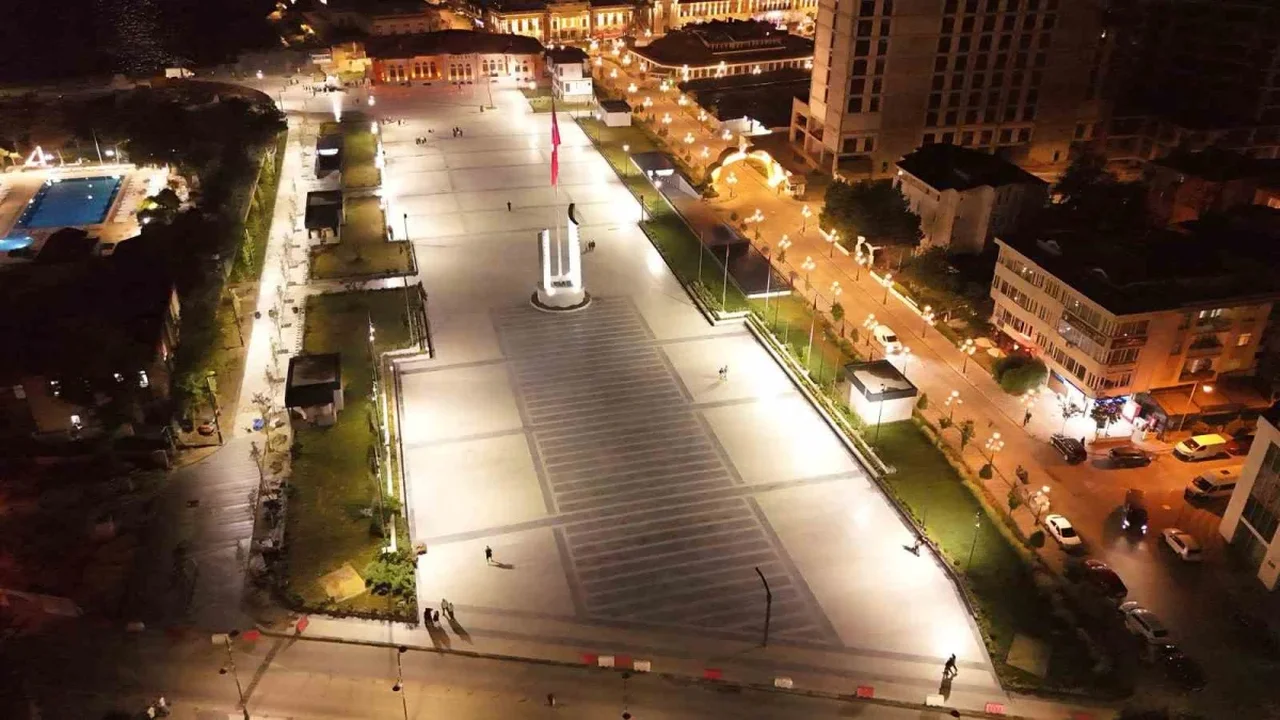 Büyükçekmece Cumhuriyet Kent Meydanı 30 Ağustos'ta açılıyor