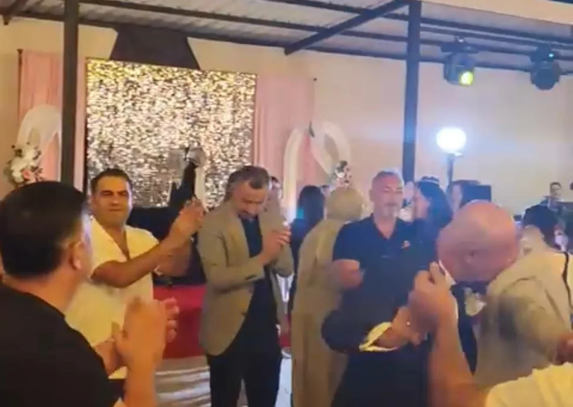 Serdivan'da 15 yaşındaki çocuk üvey babasını vurdu