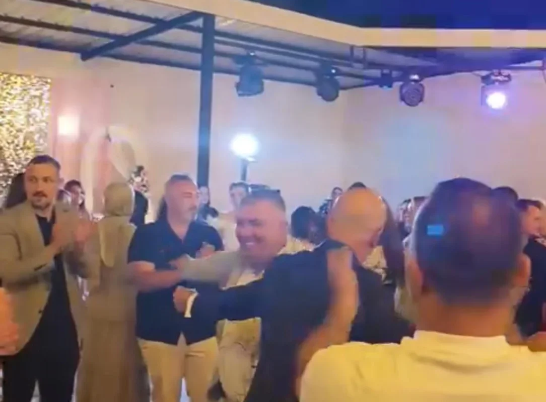 Serdivan'da 15 yaşındaki çocuk üvey babasını vurdu