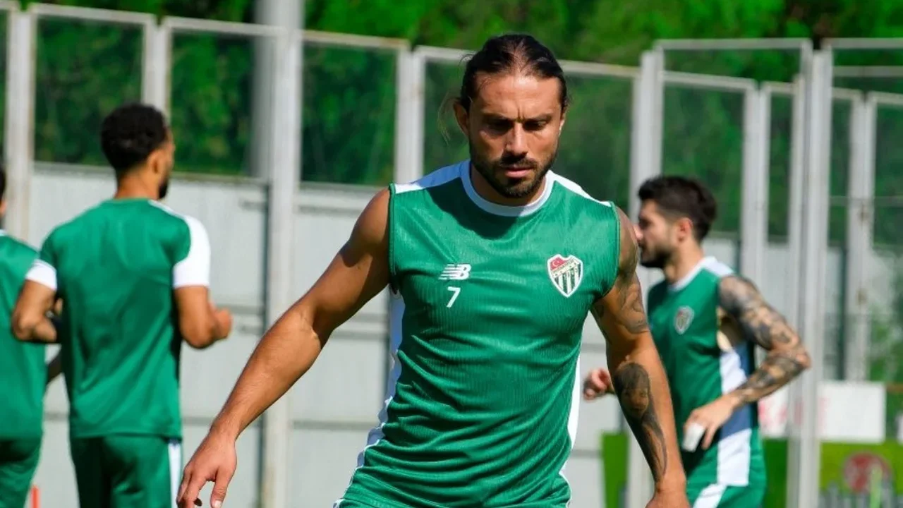 Bursaspor, Fatih Karagümrük maçı için İstanbul'a gitti