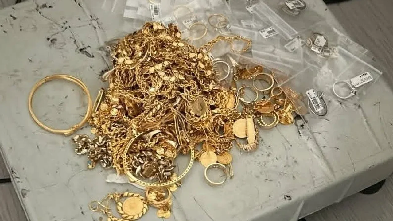 Bulgaristan'da gurbetçi ailenin aracında 603 gram kaçak altın
