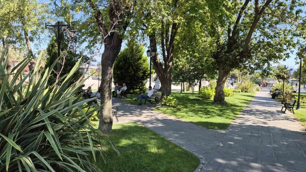 Tekirdağ'da sıcak hava bunaltıyor: Vatandaşlar parklara sığındı