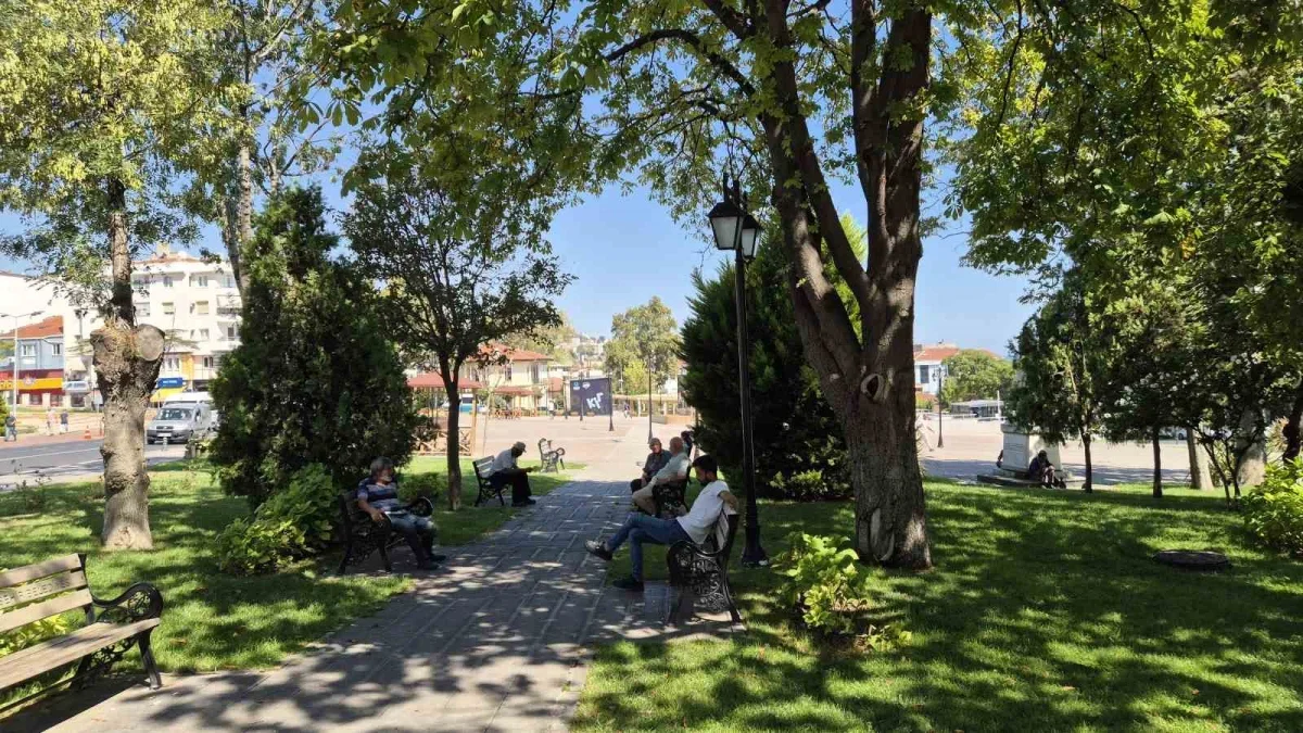 Tekirdağ'da sıcak hava bunaltıyor: Vatandaşlar parklara sığındı