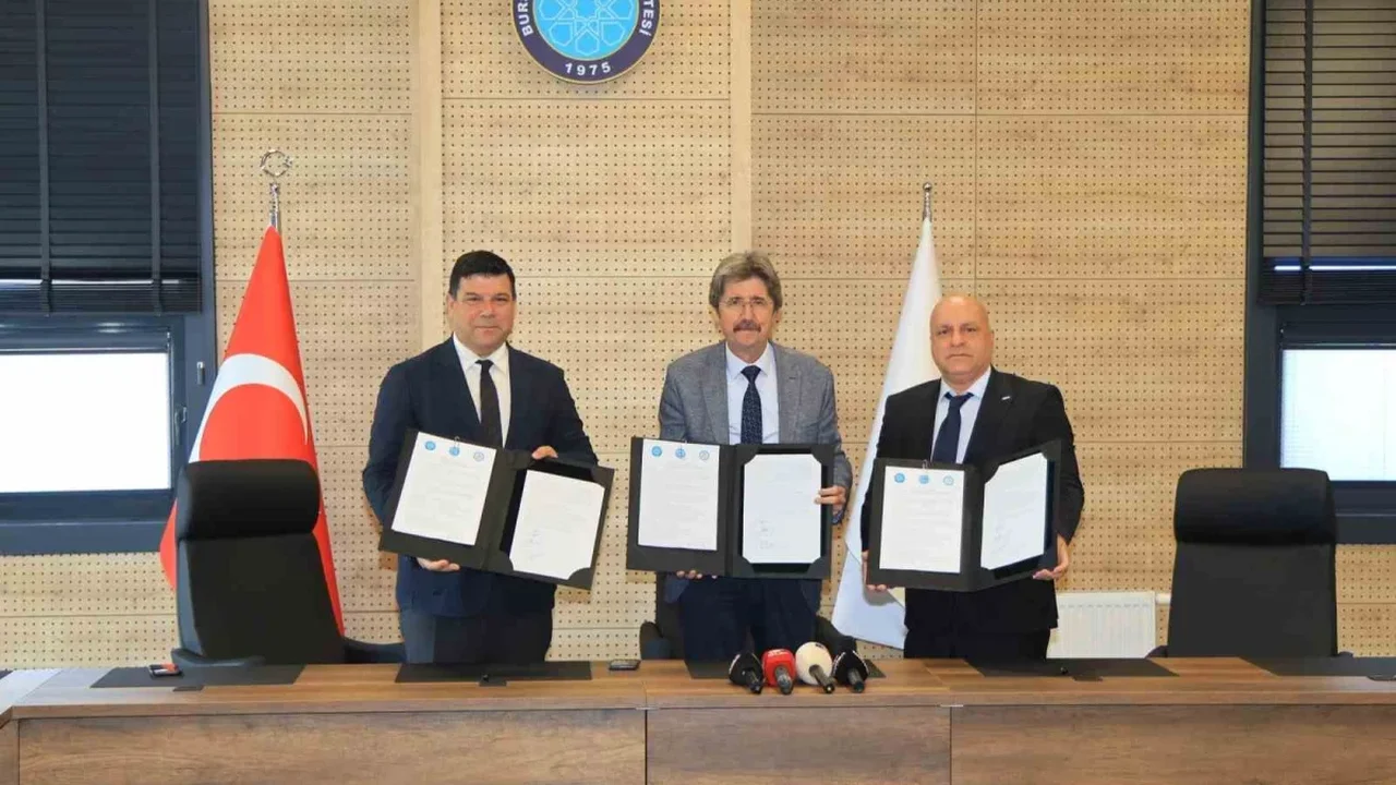 BUÜ, KKTC'de Doğu Akdeniz Üniversitesi ile iş birliği yaptı