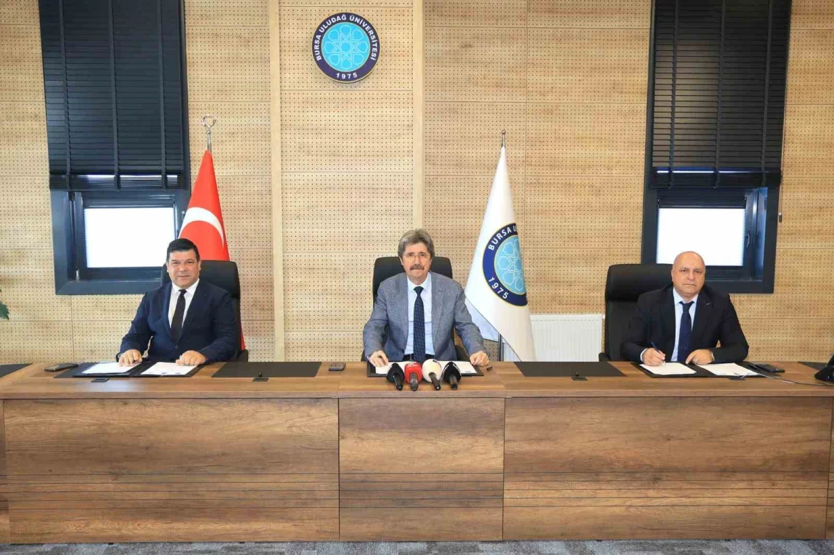 BUÜ, KKTC'de Doğu Akdeniz Üniversitesi ile iş birliği yaptı