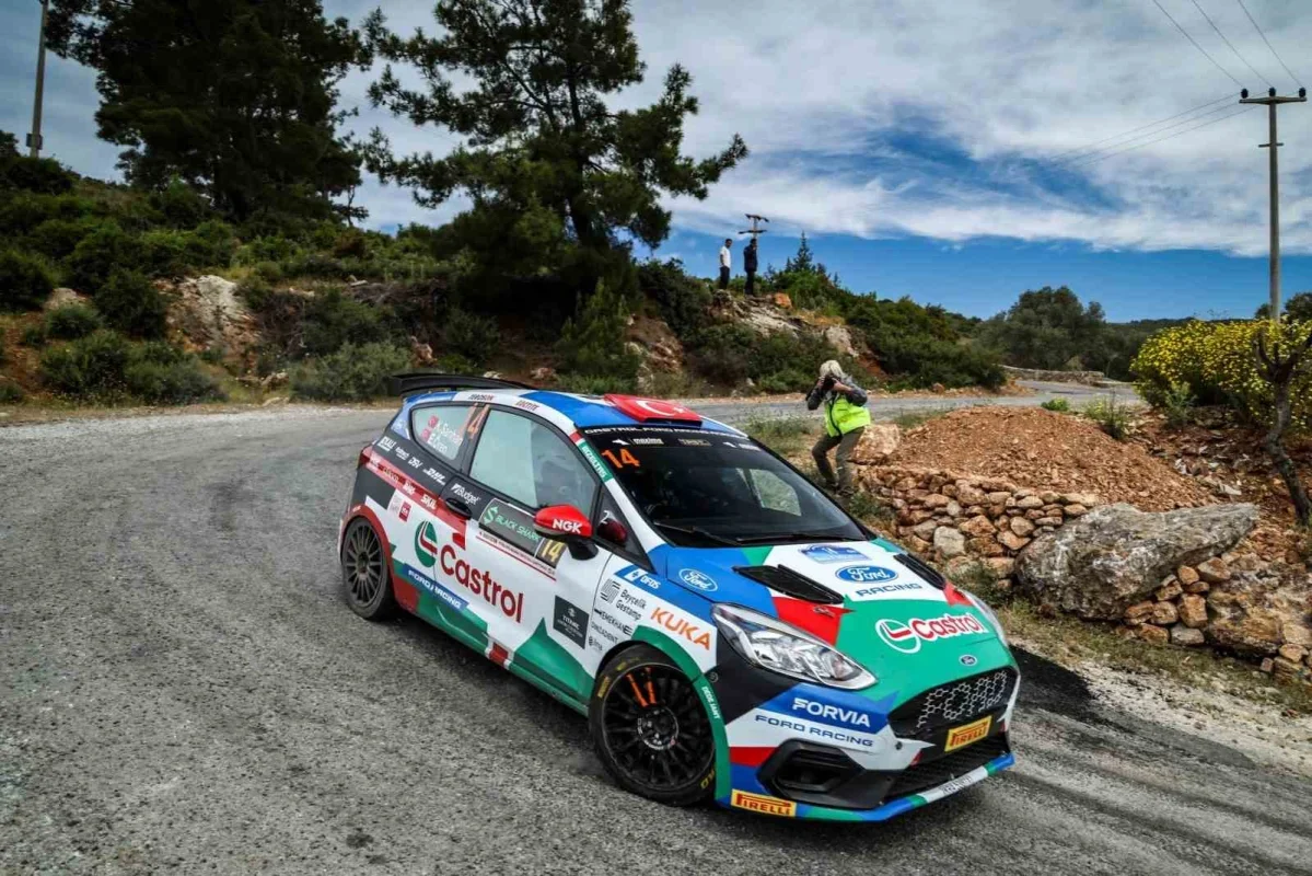 Kapadokya Rallisi'nde Castrol Ford Team Türkiye gençleri start alıyor