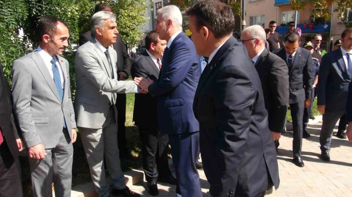 Ömer Bolat Bilecik Valiliği'nde çınar fidanı dikti