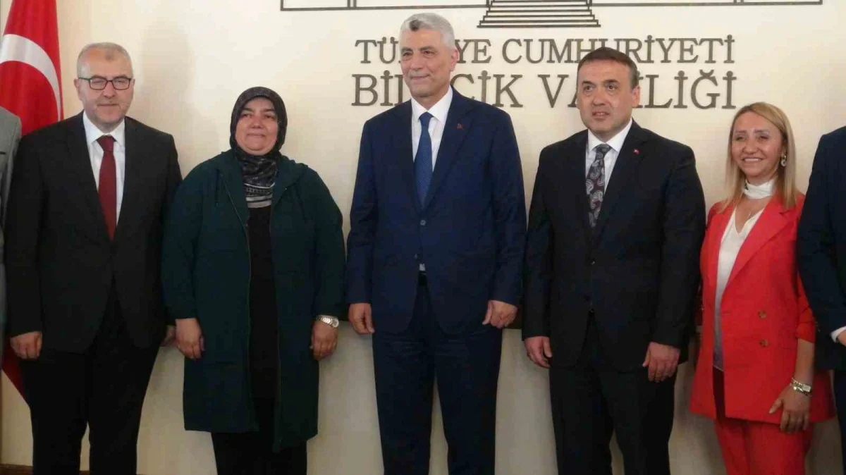 Ömer Bolat Bilecik Valiliği'nde çınar fidanı dikti