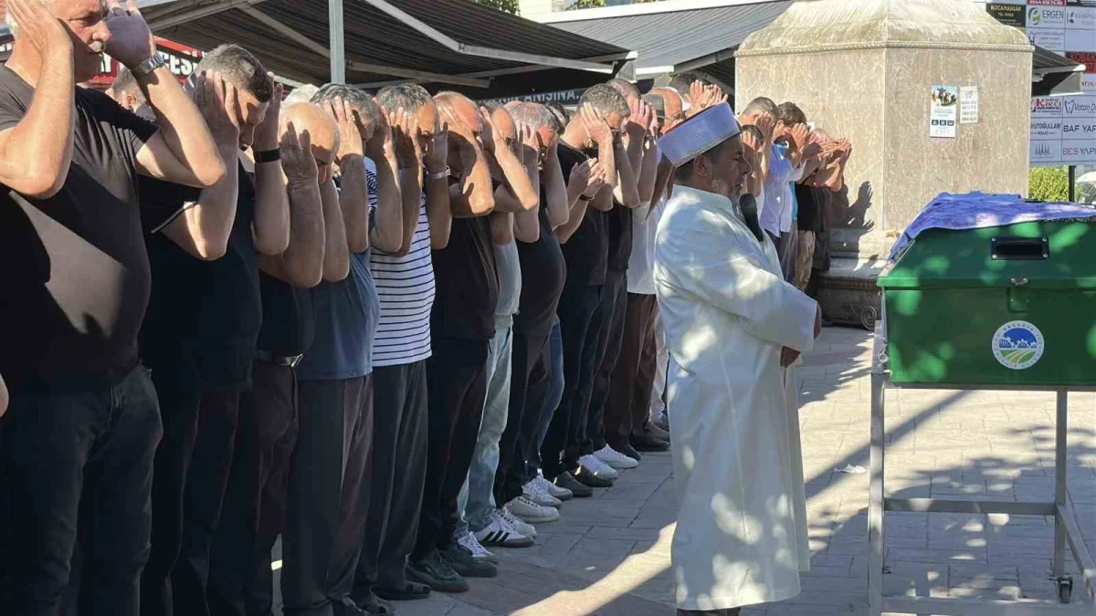 Üvey oğlu tarafından öldürülen Aziz Dönmez toprağa verildi