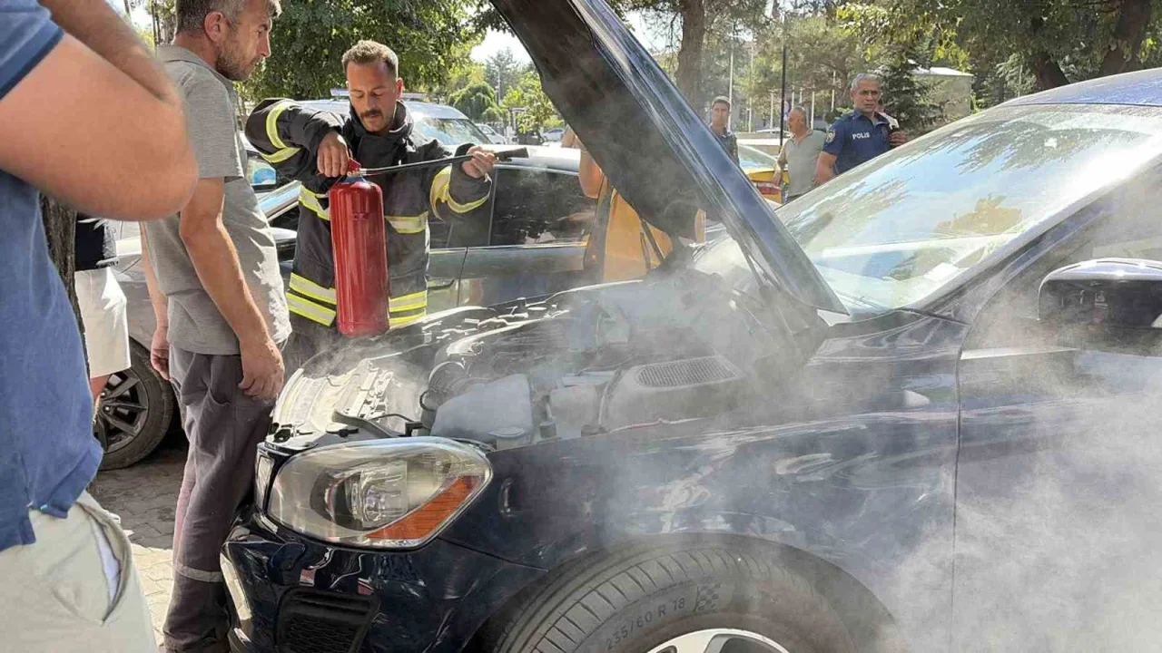 Kırklareli'nde otomobilden yükselen dumanlar paniğe neden oldu