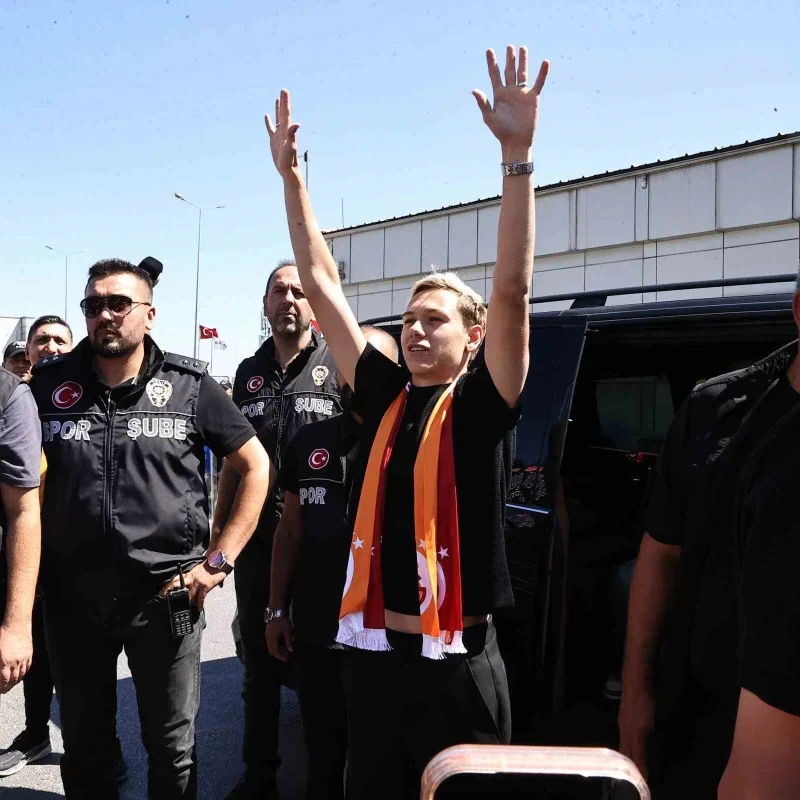 Sergei Batrakov İstanbul'a geldi: Galatasaray'da transfer heyecanı
