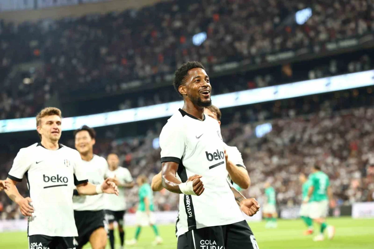 Beşiktaş, Kauno Zalgiris karşısında ilk yarıyı 2-0 önde kapattı