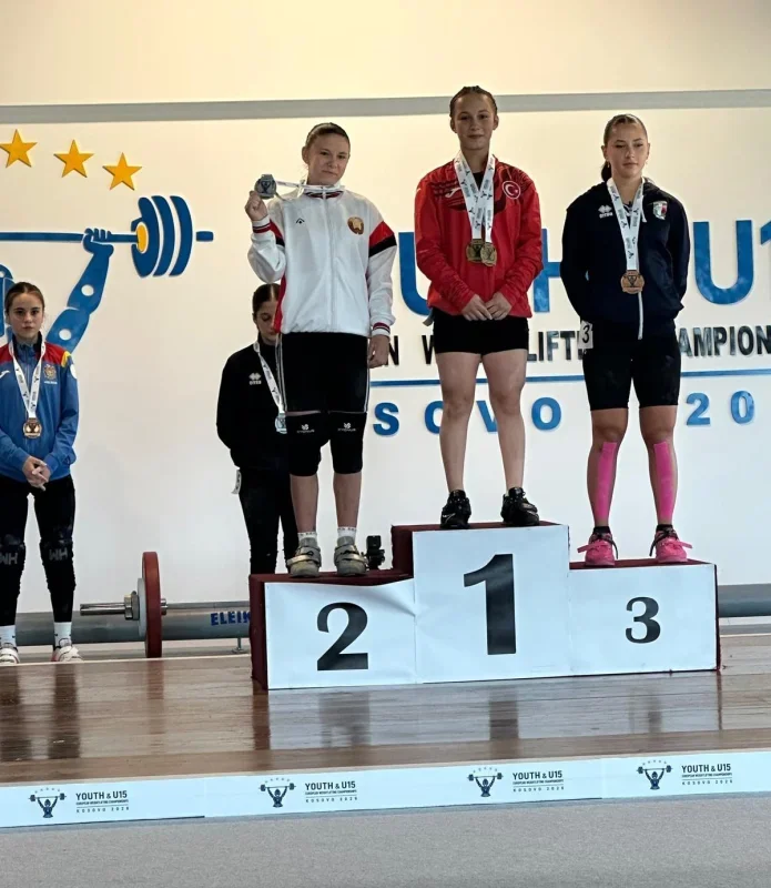 Milliler Kosova'da 3 Avrupa rekoruyla şampiyonaya başladı