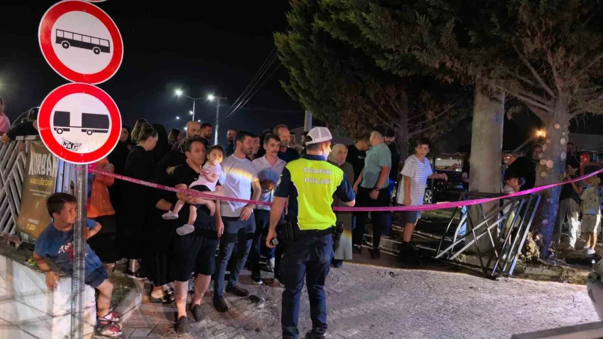 İnegöl'de otomobil beton direğe çarptı: Sürücü yaralandı
