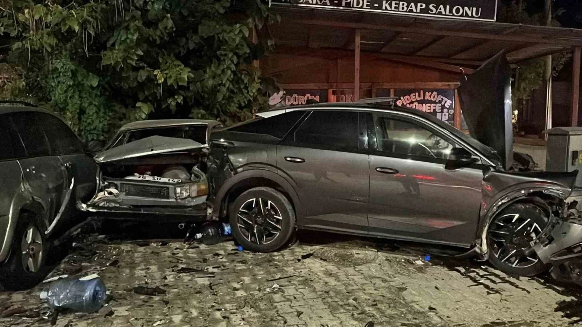 Bursa Nilüfer'de otomobil ile jip çarpıştı: 2 ölü