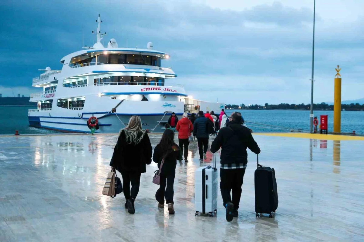 Aliağa-Midilli seferleri 35 bin yolcuya ulaştı