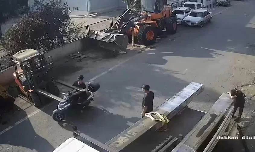 Tekirdağ'da motosikletli forkliftin demir ayaklarına çarptı