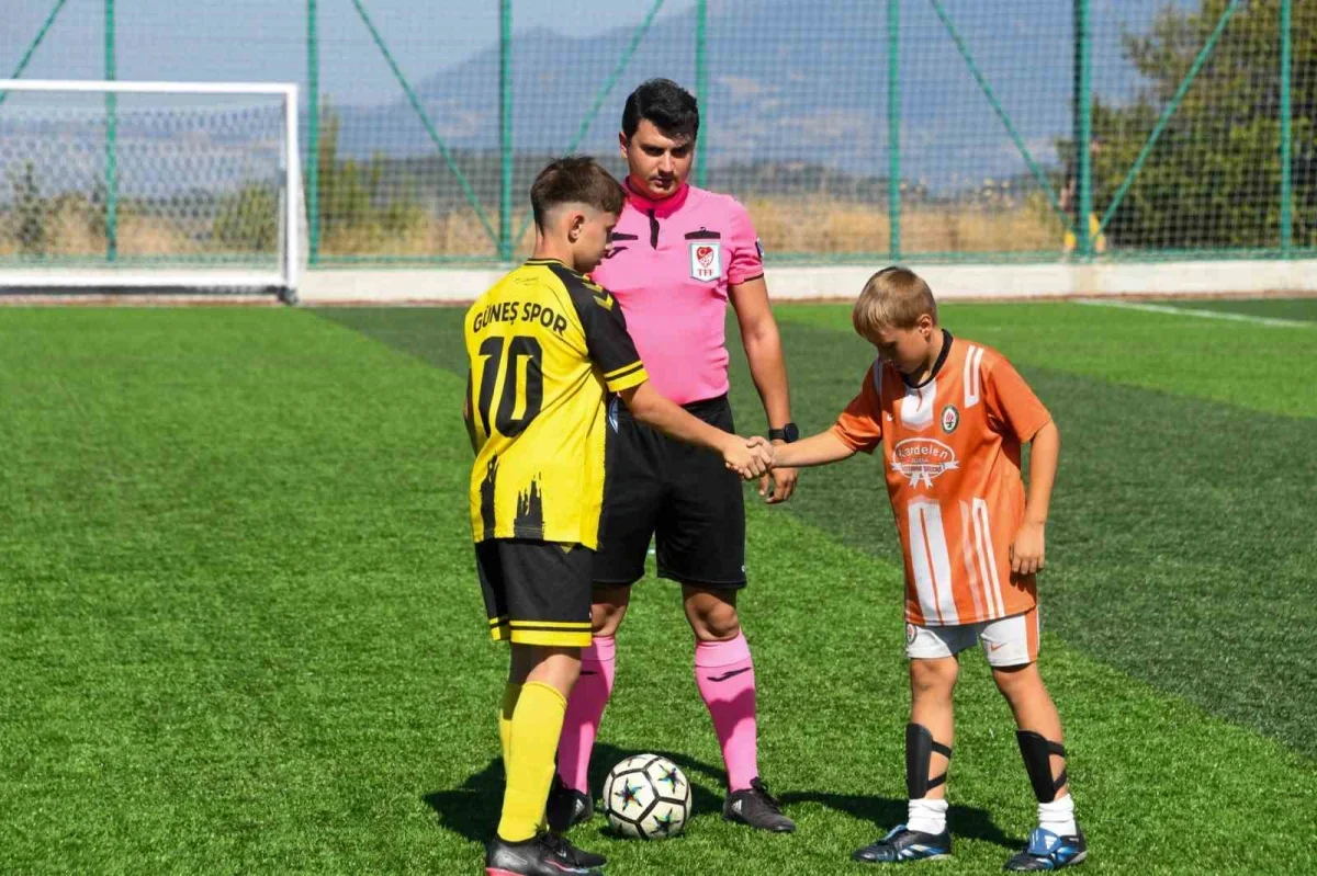 Osmangazi'de Feyyaz Alptuğ Memişoğulları anısına futbol turnuvası