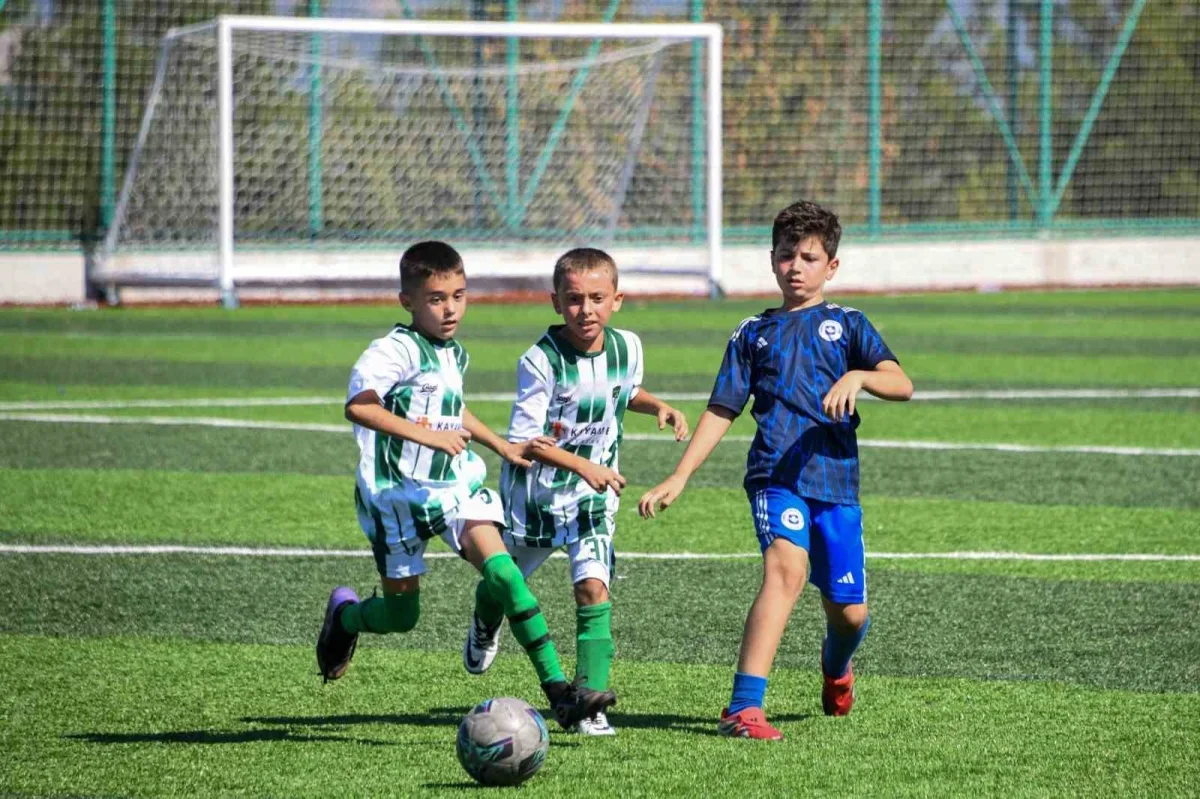 Osmangazi'de Feyyaz Alptuğ Memişoğulları anısına futbol turnuvası