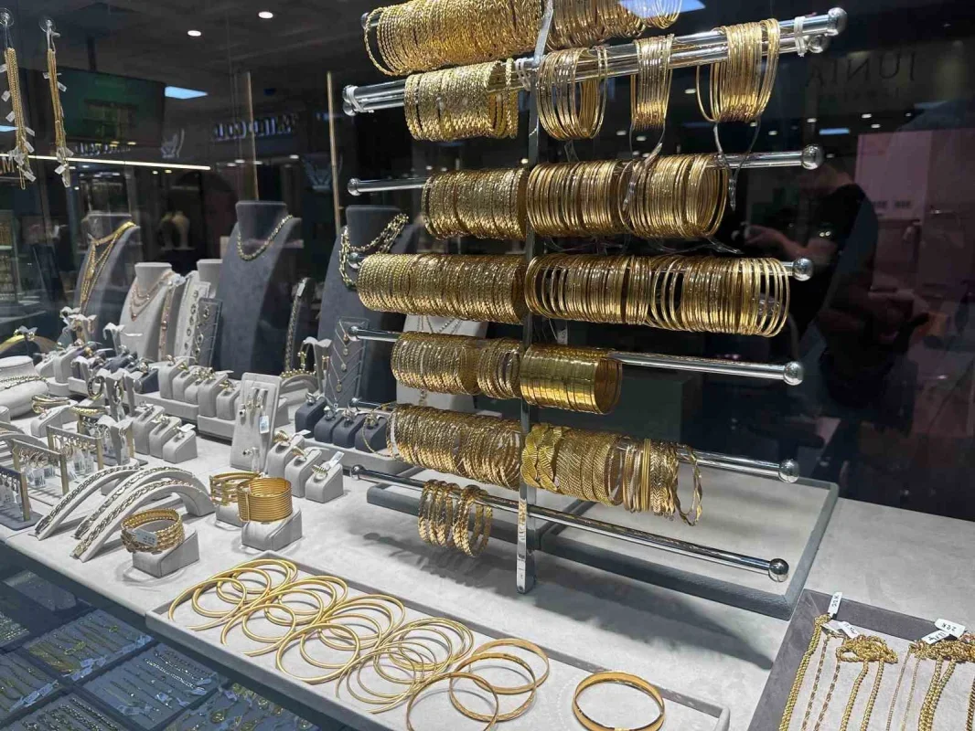 Gram altın 7 bin lirayı aştı: Kuyumcularda hareketlilik arttı