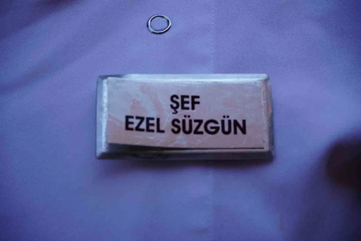 14 yaşındaki Ezel Süzgün, Uzun Çarşı'da şefliğe yükseldi