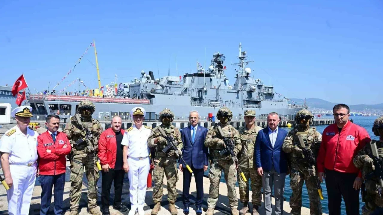 Uraloğlu, TEKNOFEST Mavi Vatan etkinlik alanını ziyaret etti