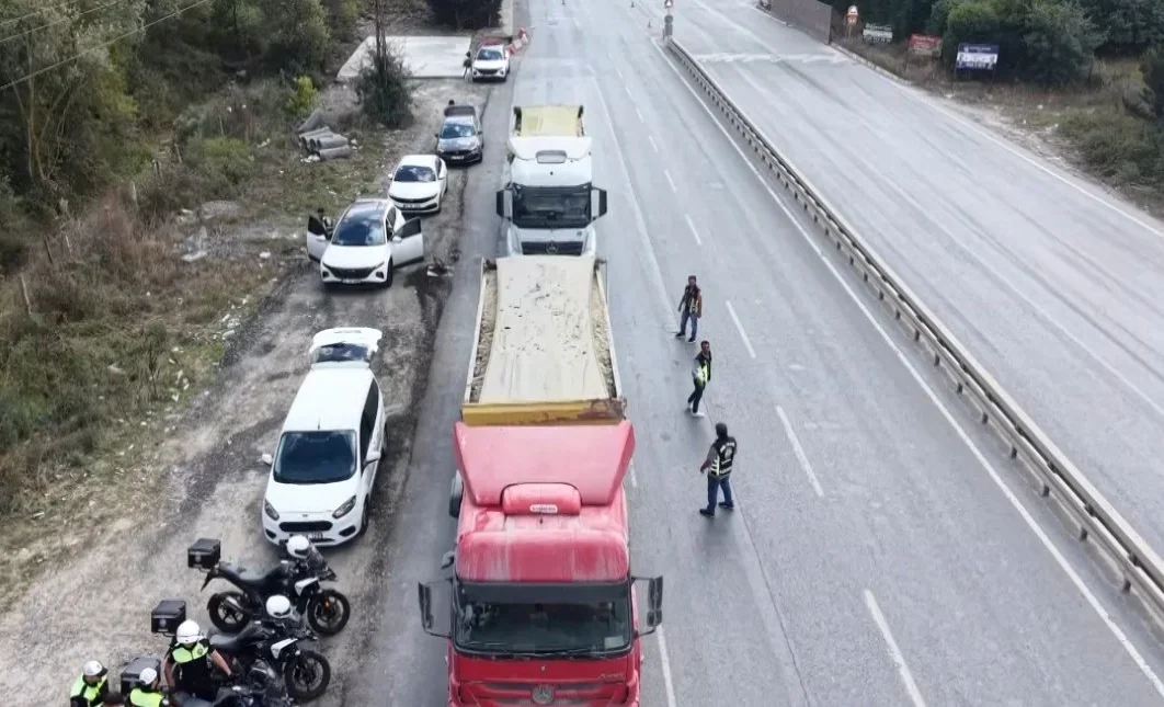 Arnavutköy'de hafriyat kamyonları ve beton mikserlerine denetim