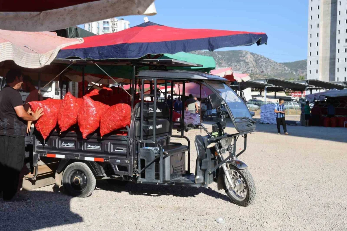 Kozan'da salçalık biber mesaisi başladı: Toroslar yük taşıdı