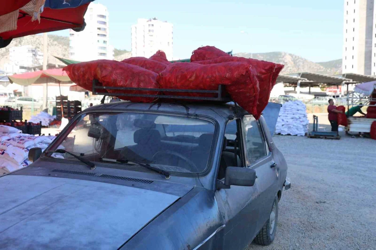 Kozan'da salçalık biber mesaisi başladı: Toroslar yük taşıdı