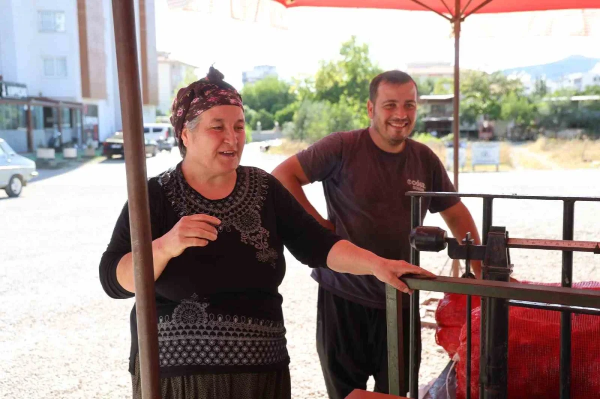 Kozan'da salçalık biber mesaisi başladı: Toroslar yük taşıdı