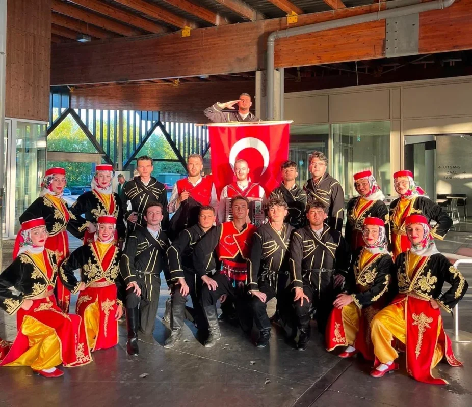 BUÜ Halk Oyunları Topluluğu Belçika'da Türkiye'yi temsil etti