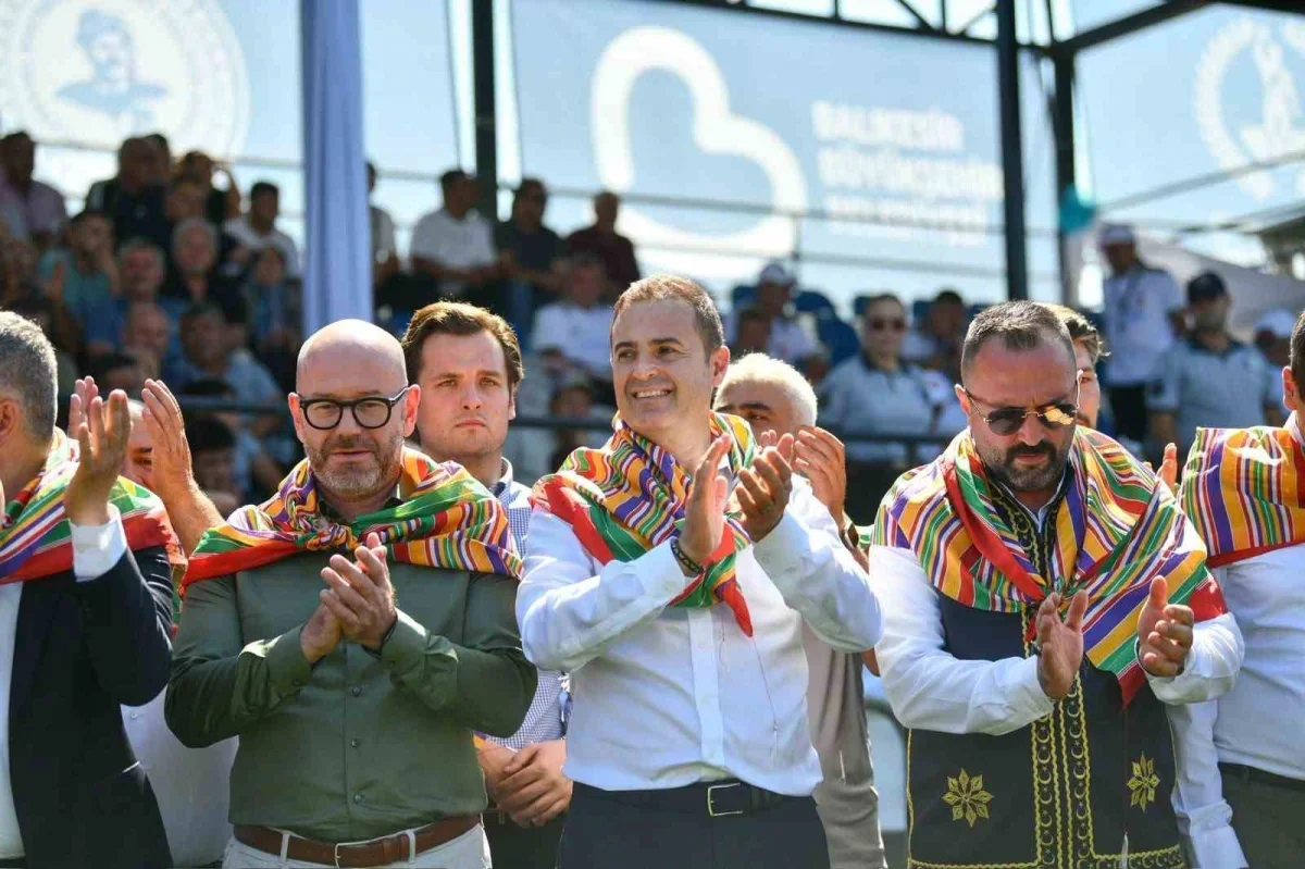 66. Kurtdereli Yağlı Güreşleri Balıkesir'de kortejle başladı