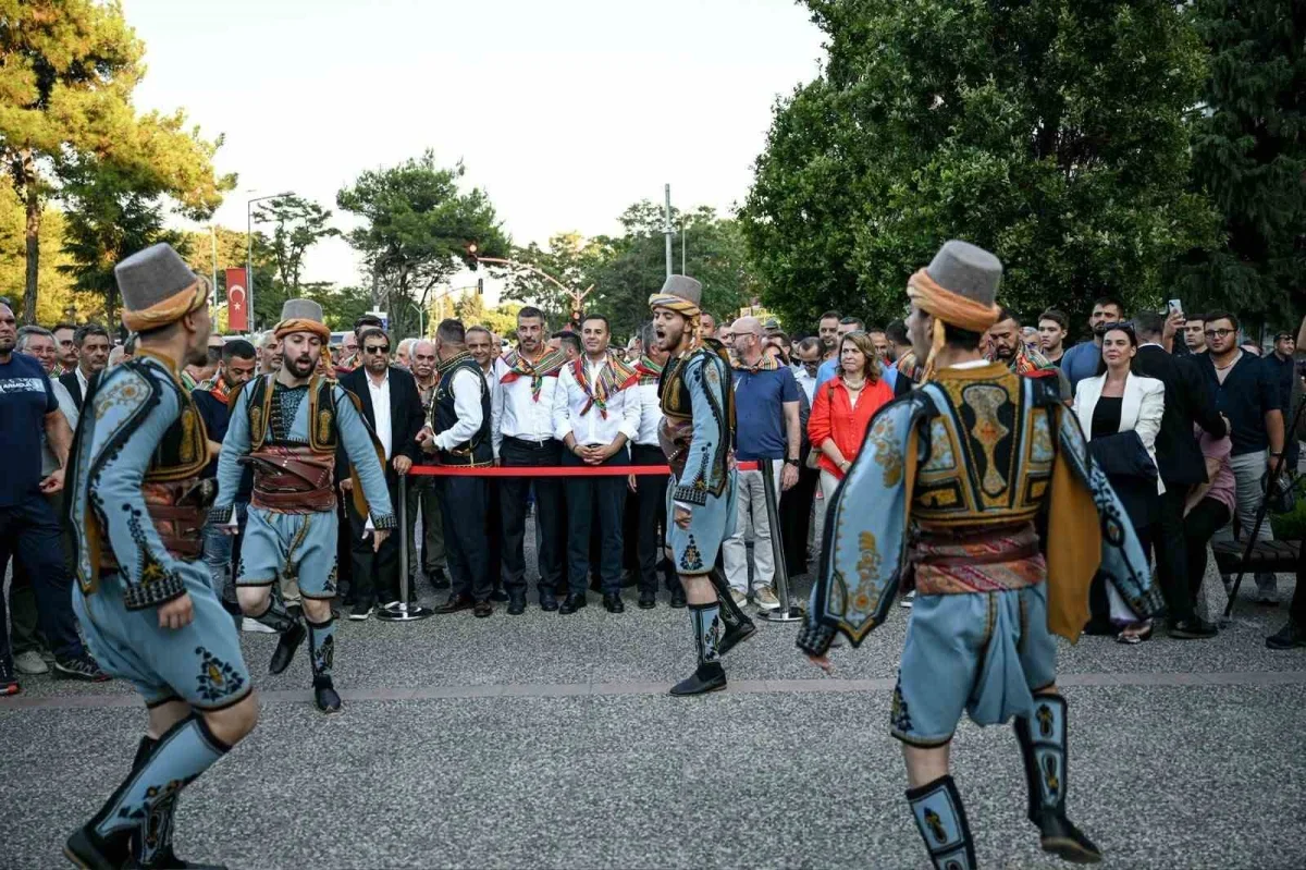 66. Kurtdereli Yağlı Güreşleri Balıkesir'de kortejle başladı