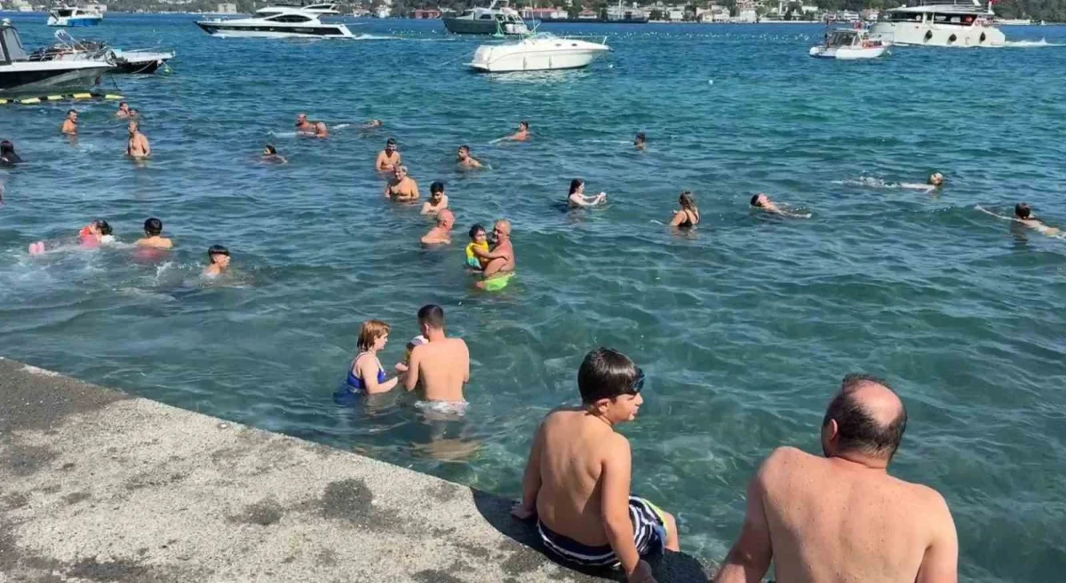 İstanbul'da sıcak hava etkisi: Park ve sahiller doldu taştı