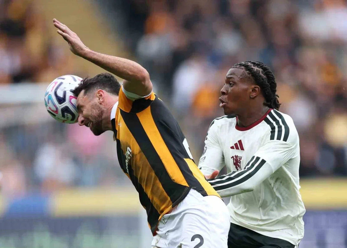Hull City, Manchester United'ı 2-0 yenerek Premier Lig'e döndü