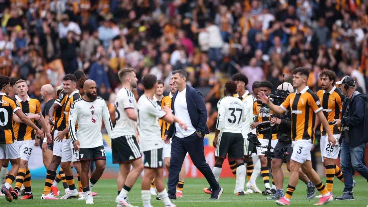 Hull City, Manchester United'ı 2-0 yenerek Premier Lig'e döndü