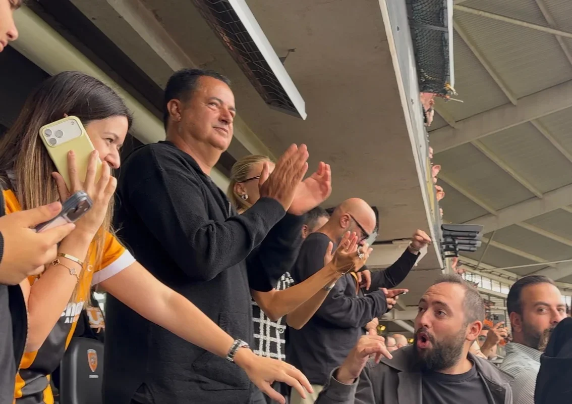 Hull City, Manchester United'ı 2-0 yenerek Premier Lig'e döndü
