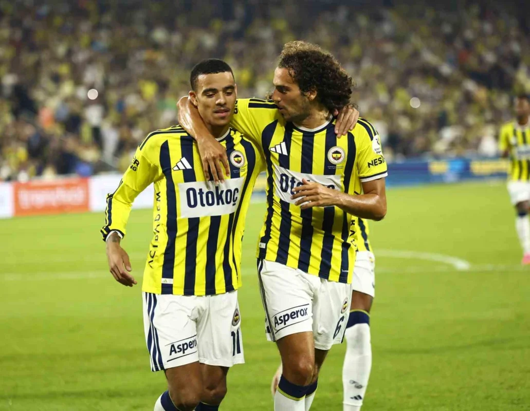Fenerbahçe Konyaspor'u İlk Yarıda 3-1 Geçti