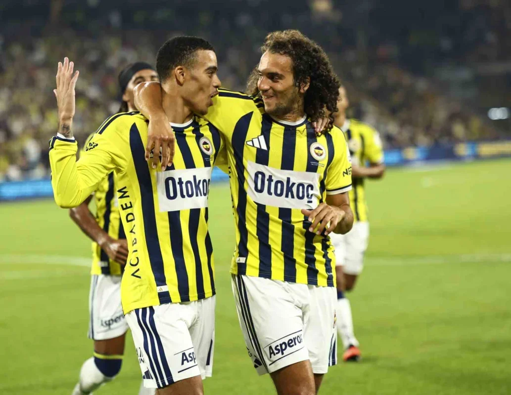 Fenerbahçe Konyaspor'u İlk Yarıda 3-1 Geçti
