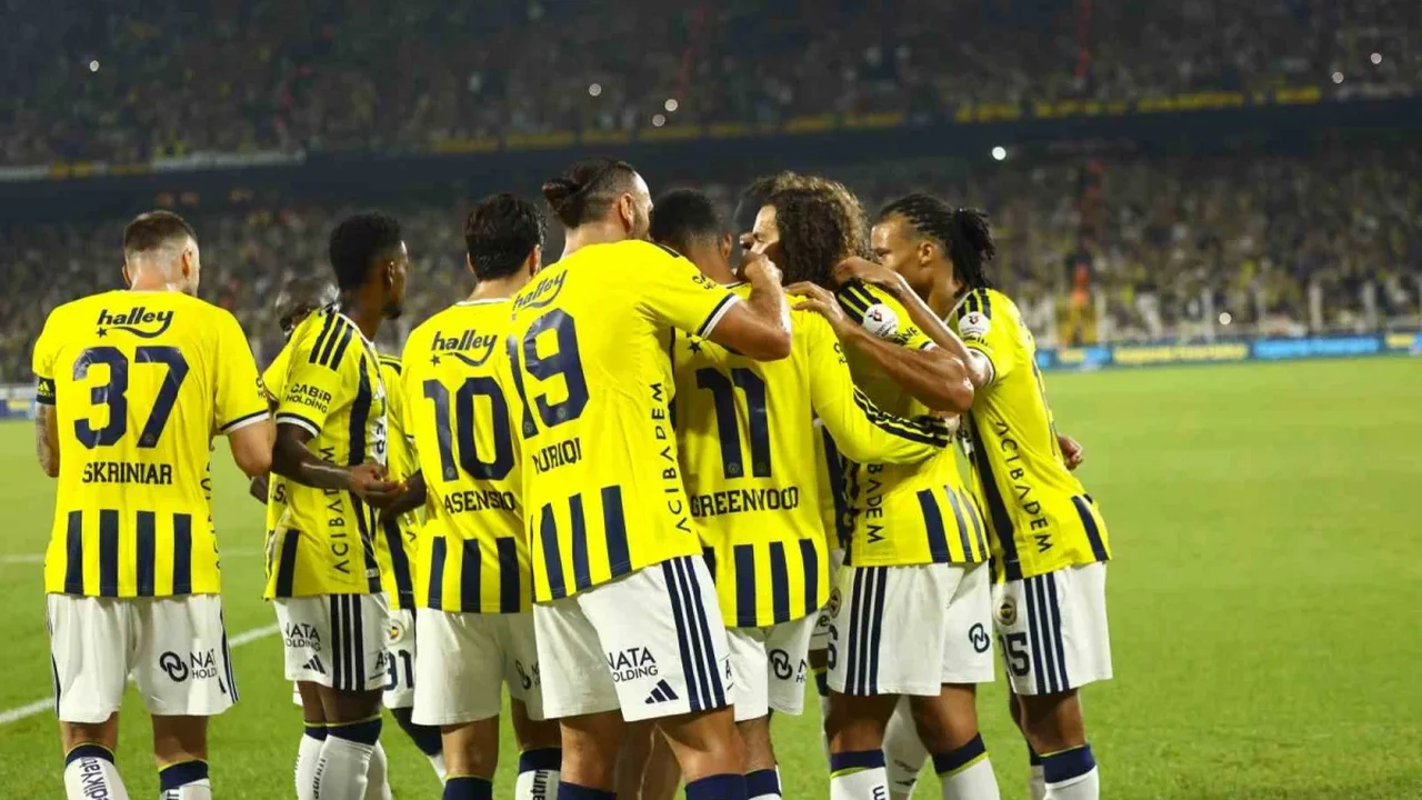 Fenerbahçe Konyaspor'u İlk Yarıda 3-1 Geçti