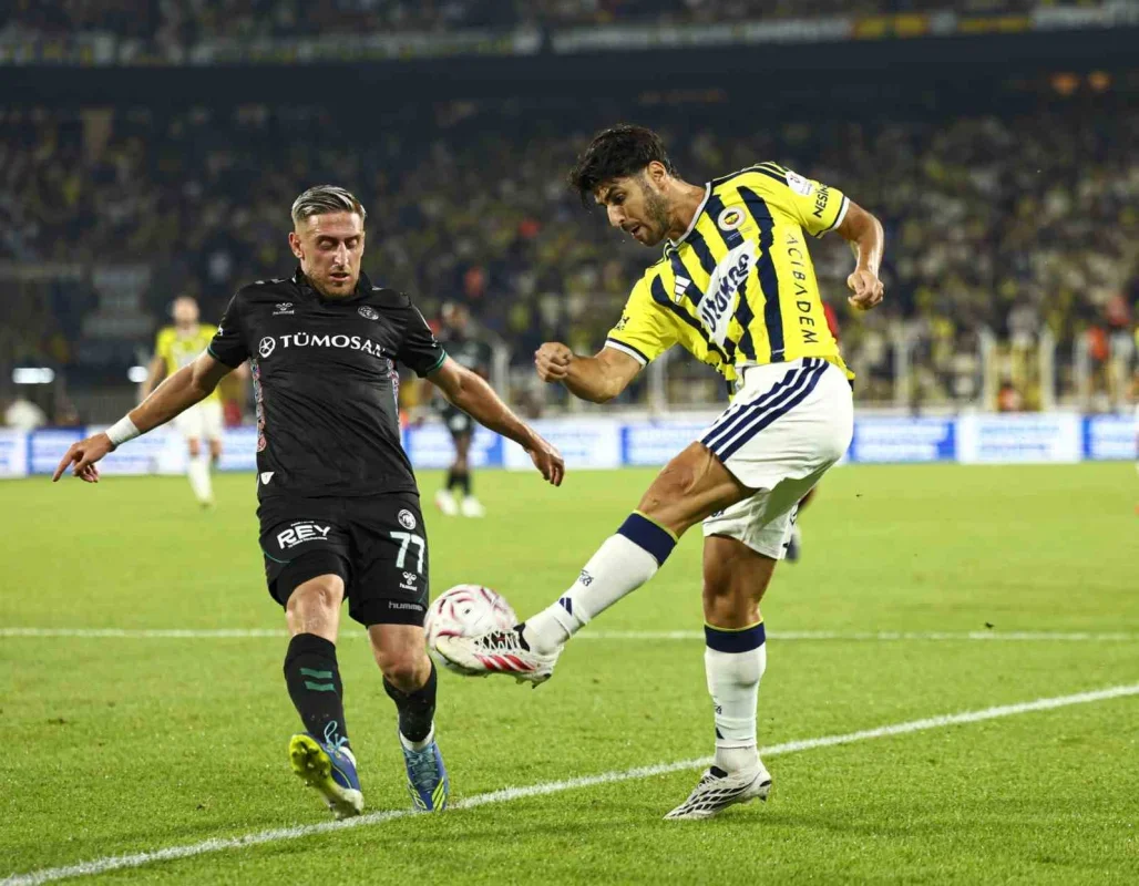 Fenerbahçe Konyaspor'u İlk Yarıda 3-1 Geçti