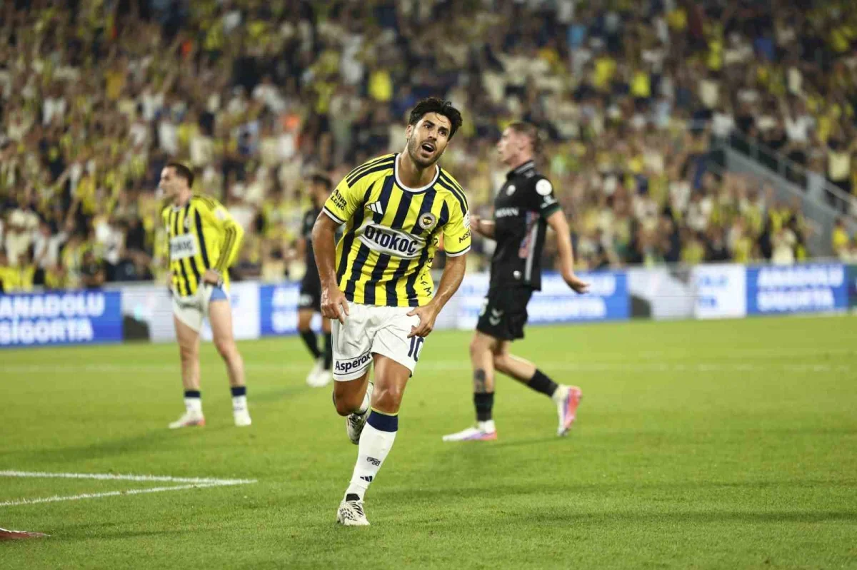 Fenerbahçe Konyaspor'u İlk Yarıda 3-1 Geçti