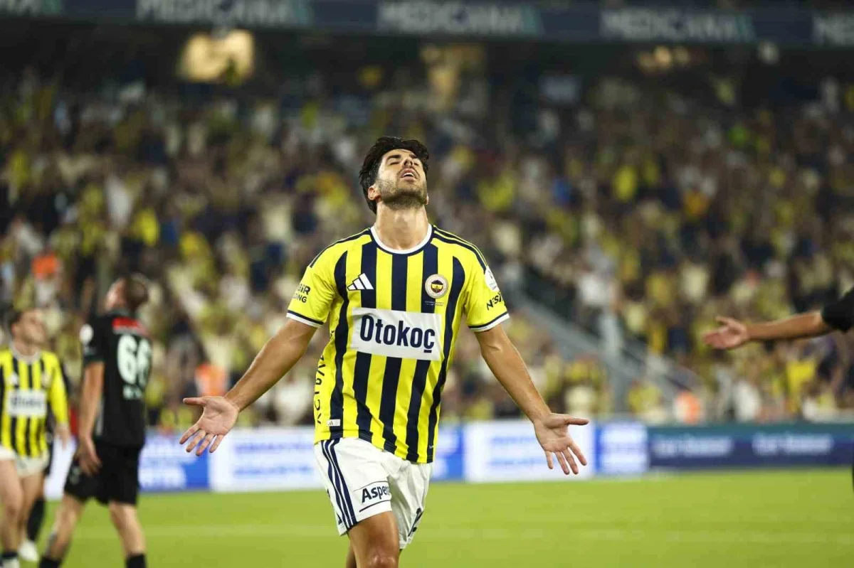 Fenerbahçe Konyaspor'u İlk Yarıda 3-1 Geçti